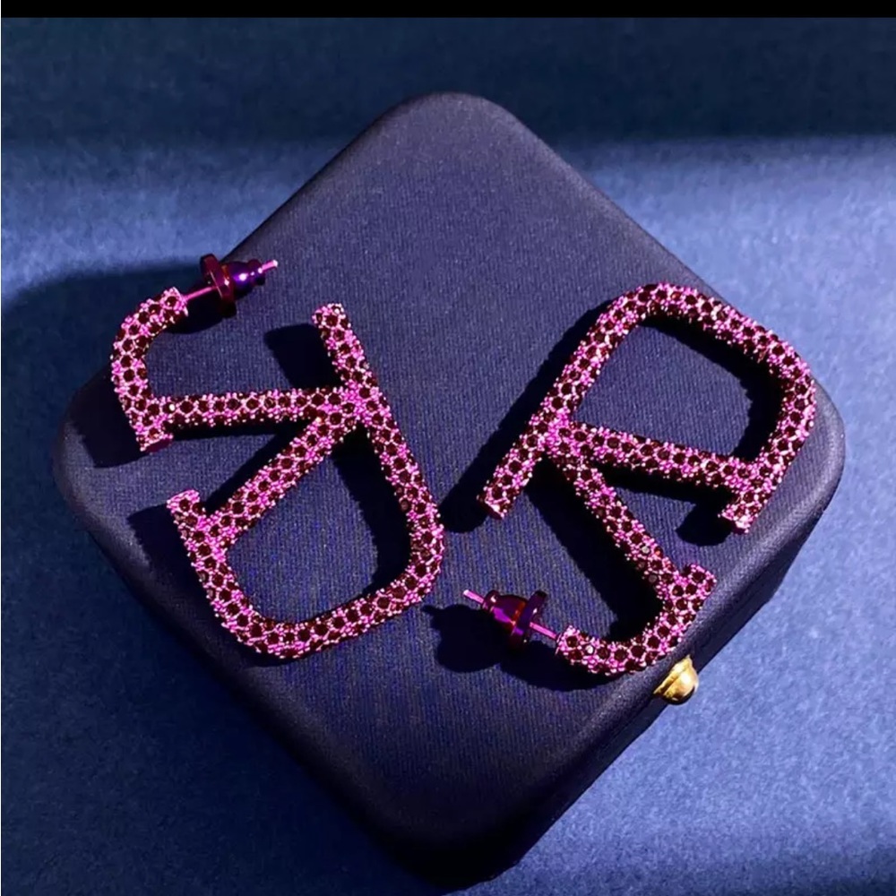 Brand new gorgeous V pink statement earrings